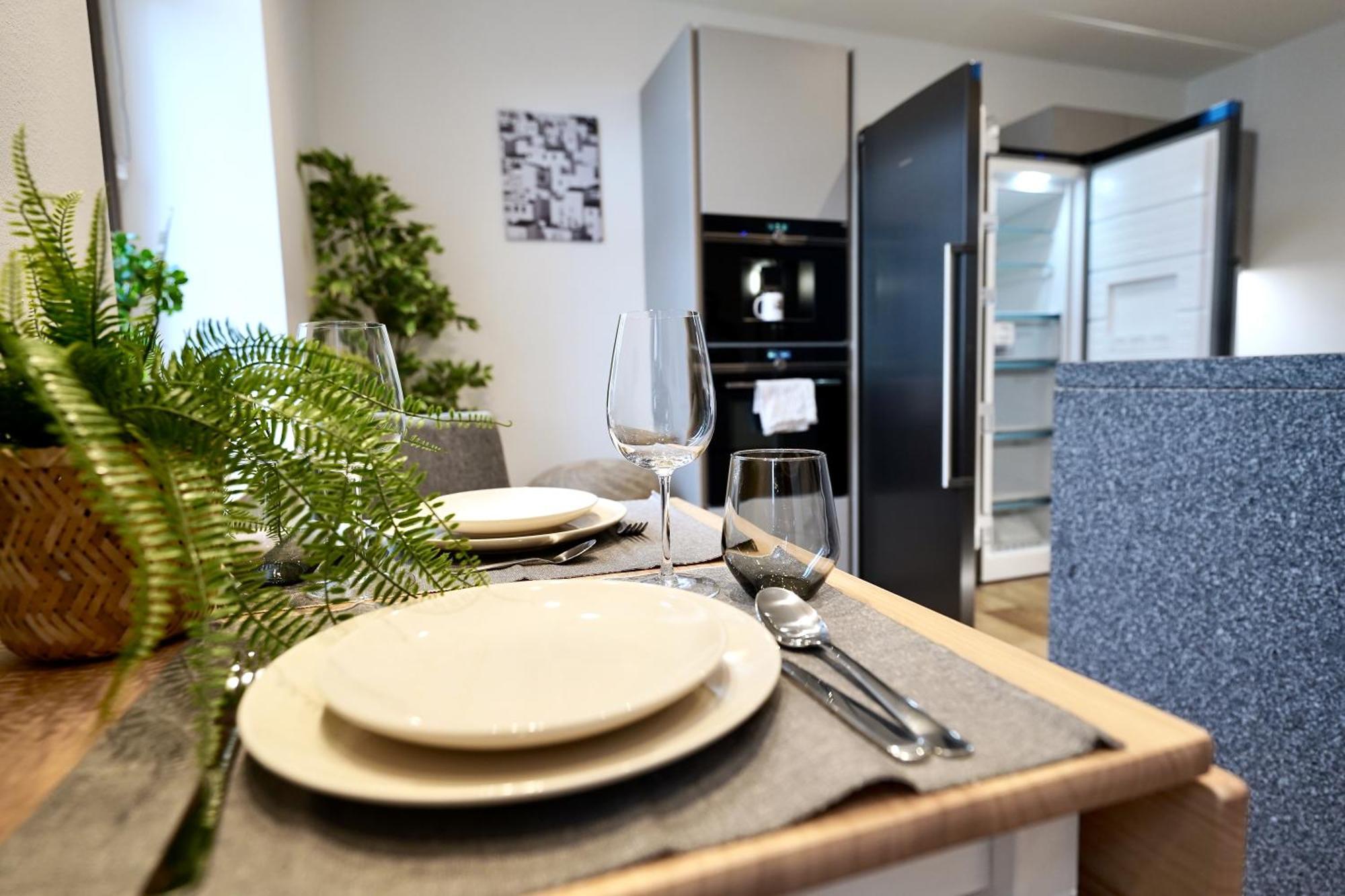 קמניץ Edler Wohnraum Schlossteich-Suite 3 Sz Mit Zwei Balkonen, Kaffeevollautomat, Kamin, Klima, Lift & Zwei Parkplaetzen מראה חיצוני תמונה